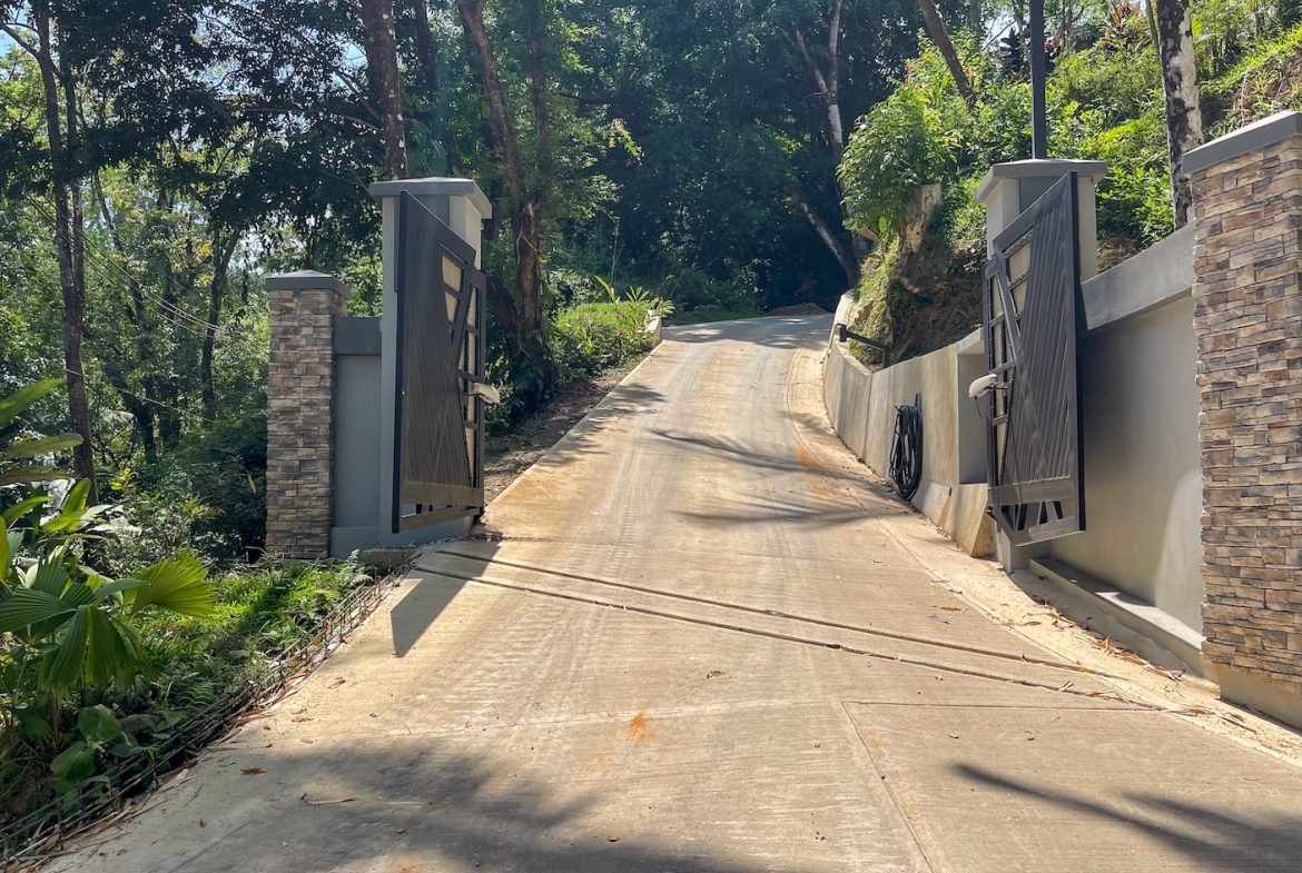 BUILDING PROPERTY WITH OCEAN VIEWS, NEAR TO THE WATERFALL, IN UVITA – 1.93 ACRES
