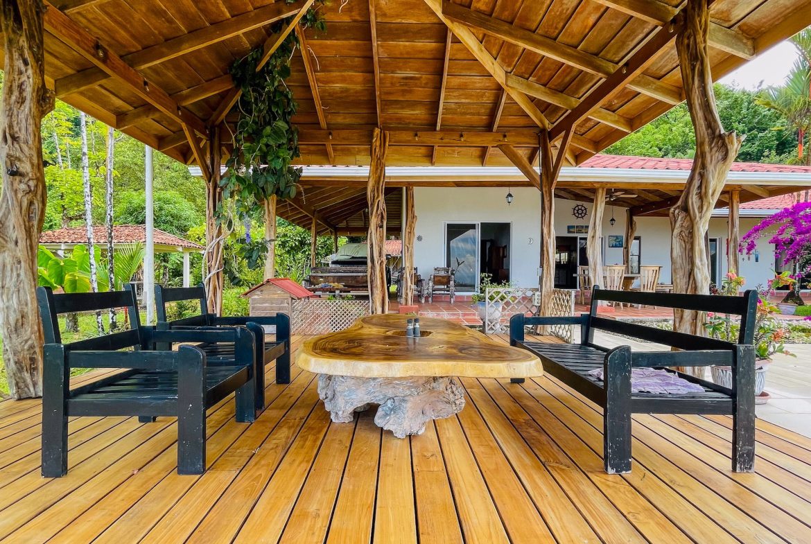 MOUNTAIN PROPERTY WITH THREE BEDROOMS AND OCEAN VIEWS, IN OJOCHAL – 4.86 ACRES