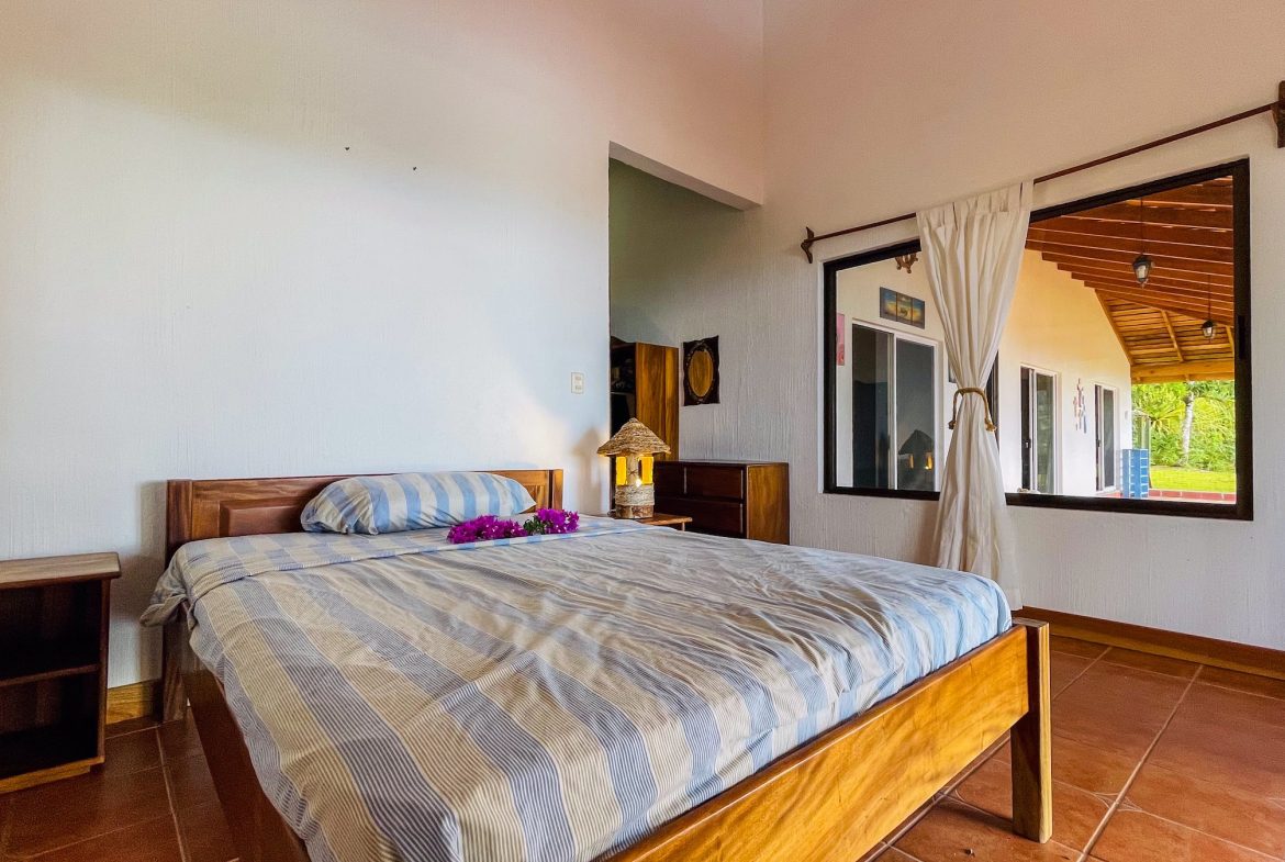 MOUNTAIN PROPERTY WITH THREE BEDROOMS AND OCEAN VIEWS, IN OJOCHAL – 4.86 ACRES