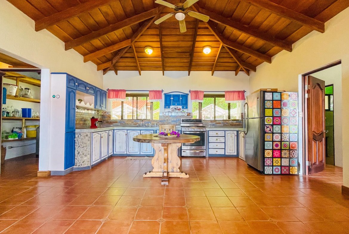 MOUNTAIN PROPERTY WITH THREE BEDROOMS AND OCEAN VIEWS, IN OJOCHAL – 4.86 ACRES