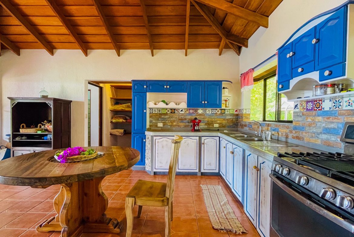 MOUNTAIN PROPERTY WITH THREE BEDROOMS AND OCEAN VIEWS, IN OJOCHAL – 4.86 ACRES