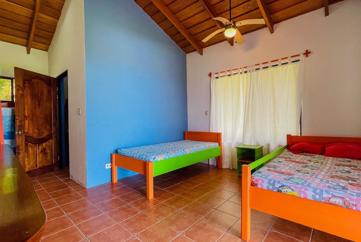 MOUNTAIN PROPERTY WITH THREE BEDROOMS AND OCEAN VIEWS, IN OJOCHAL – 4.86 ACRES