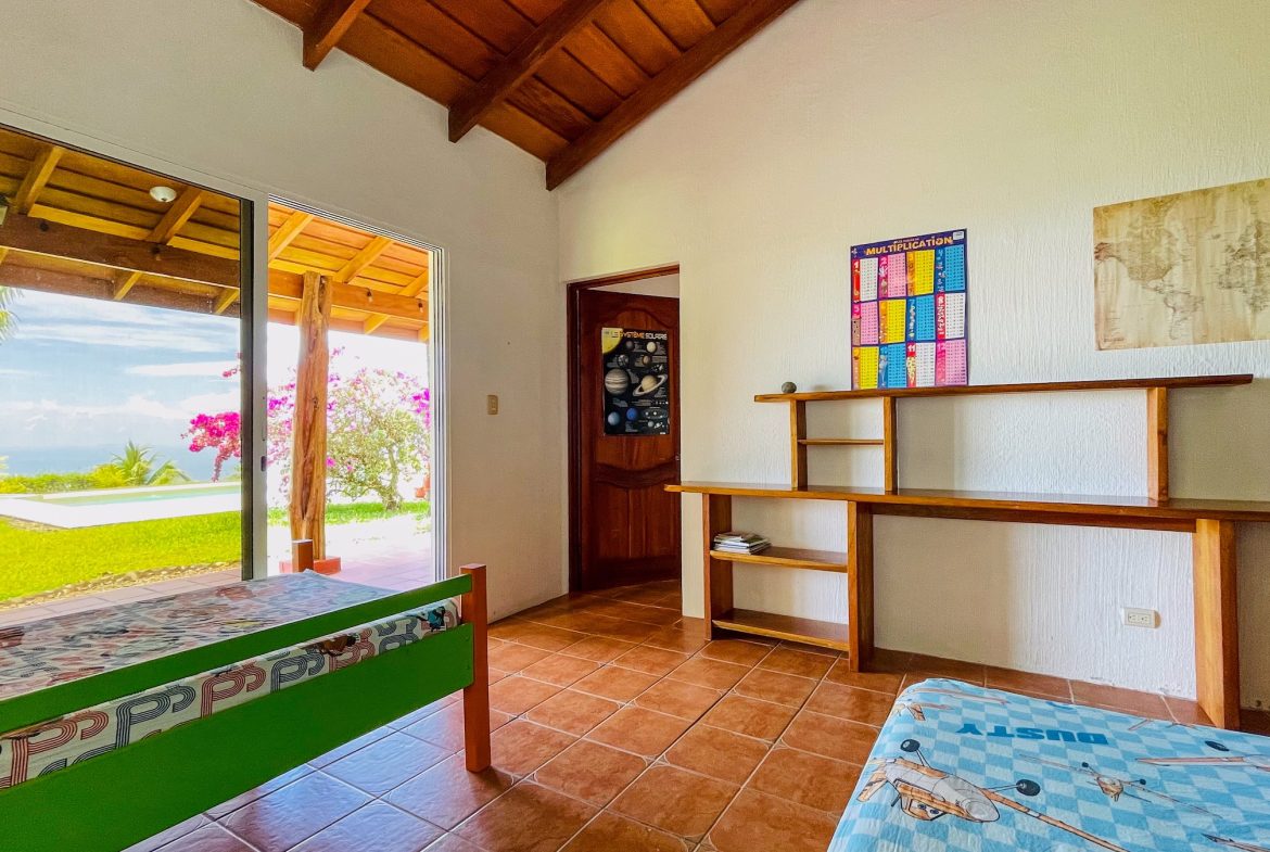 MOUNTAIN PROPERTY WITH THREE BEDROOMS AND OCEAN VIEWS, IN OJOCHAL – 4.86 ACRES