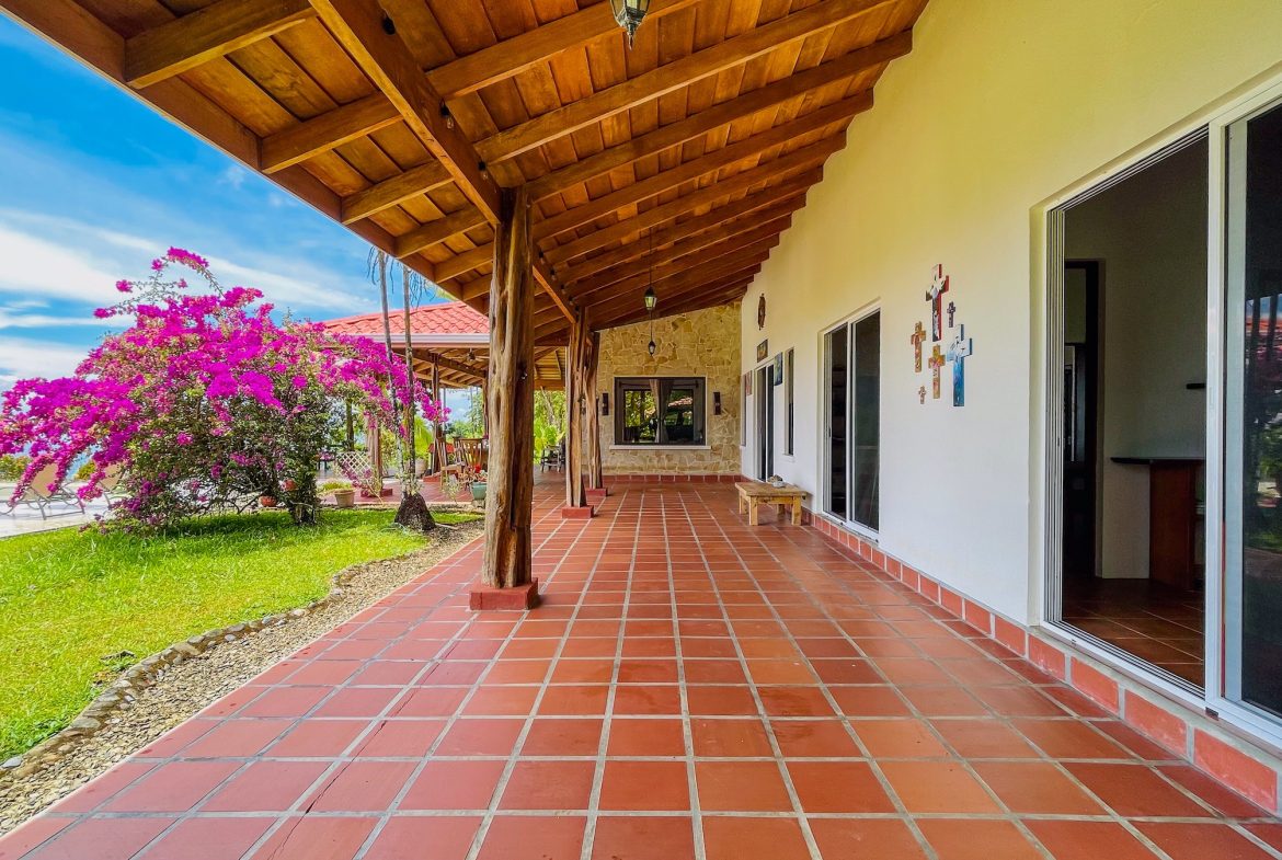 MOUNTAIN PROPERTY WITH THREE BEDROOMS AND OCEAN VIEWS, IN OJOCHAL – 4.86 ACRES