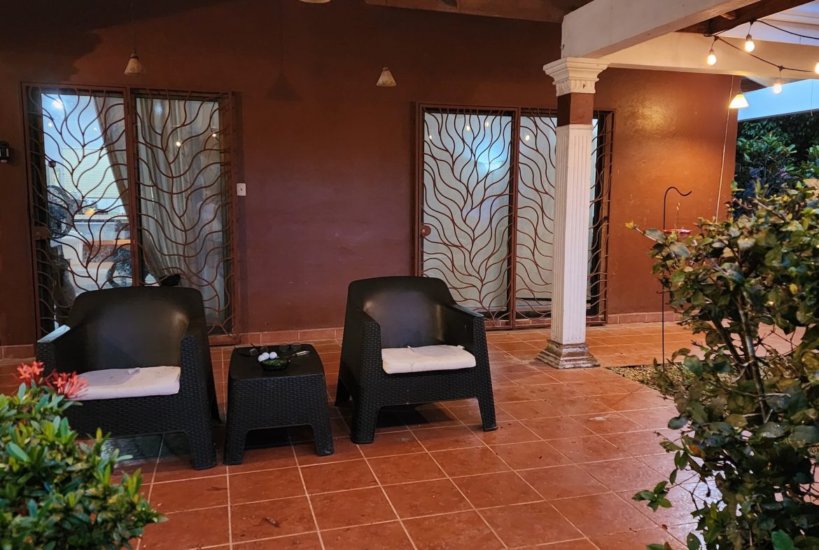 PROPERTY WITH TWO BEDROOMS NEAR TO THE NAUYACA WATERFALLS – 9.12 ACRES