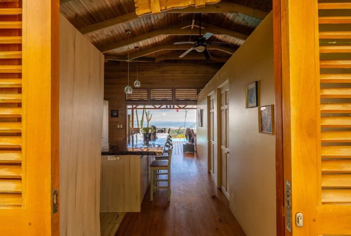 MOUNTAIN PROPERTY WITH FOUR BEDROOMS WITH OCEAN VIEWS, IN OJOCHAL – 0.28 ACRES