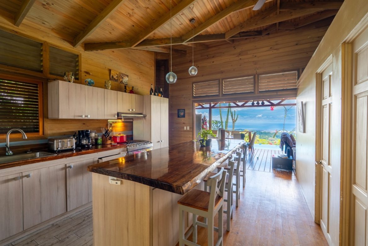 MOUNTAIN PROPERTY WITH FOUR BEDROOMS WITH OCEAN VIEWS, IN OJOCHAL – 0.28 ACRES