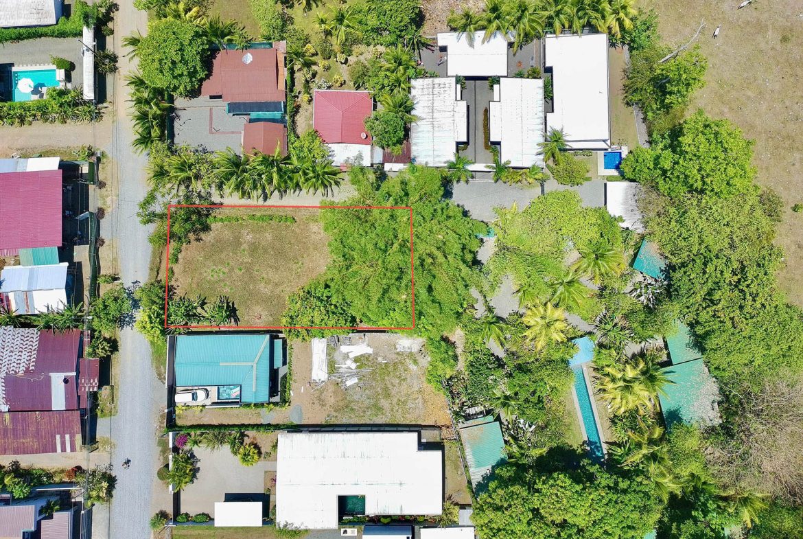 MAGICAL CORNER LOT IN UVITA w/ 8-MINUTE WALK TO NATIONAL PARK BEACH