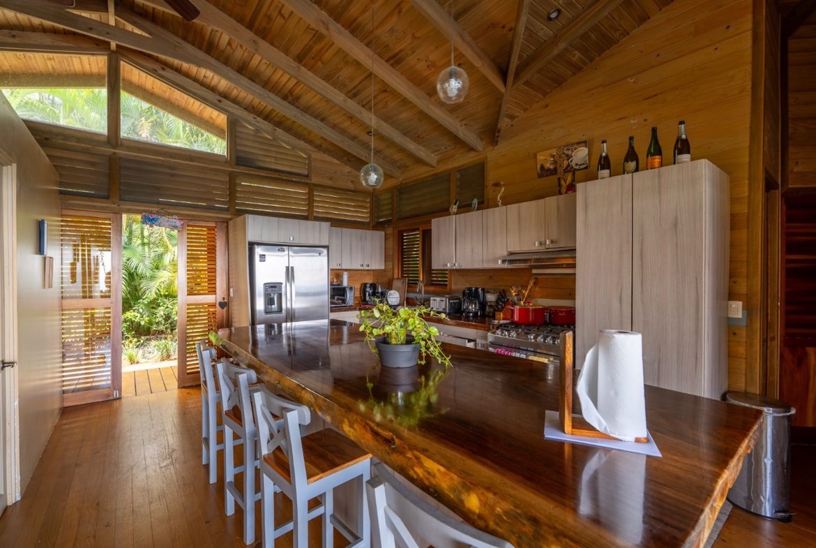 MOUNTAIN PROPERTY WITH FOUR BEDROOMS WITH OCEAN VIEWS, IN OJOCHAL – 0.28 ACRES