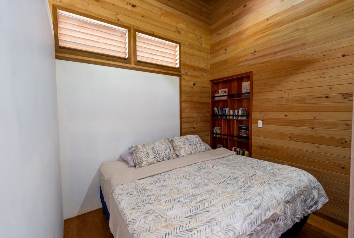 MOUNTAIN PROPERTY WITH FOUR BEDROOMS WITH OCEAN VIEWS, IN OJOCHAL – 0.28 ACRES