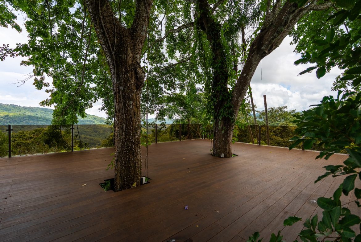COMMERCIAL PROPERTY WITH TWO BEDROOMS A STEPS OF THE NAUYACA WATERFALL – 4.94 ACRES
