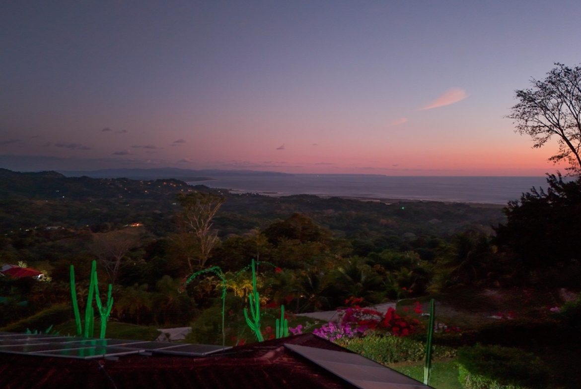MOUNTAIN PROPERTY WITH FOUR BEDROOMS WITH OCEAN VIEWS, IN OJOCHAL – 0.28 ACRES