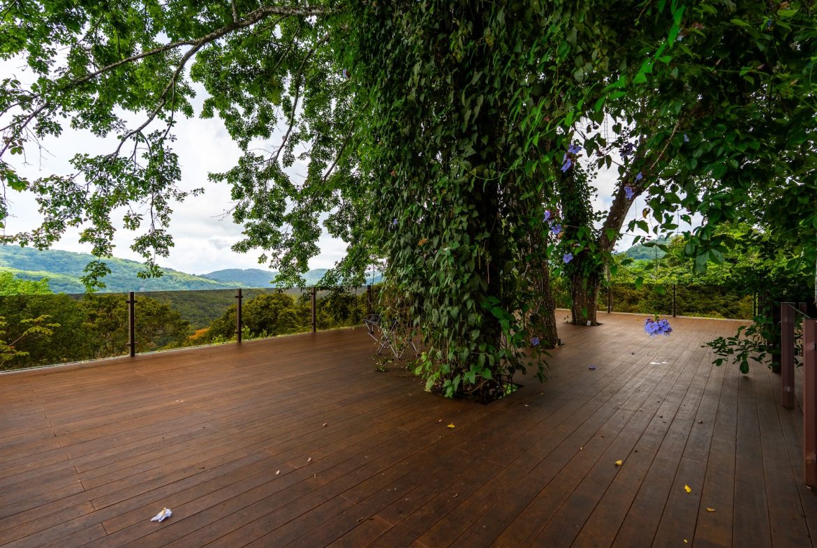 COMMERCIAL PROPERTY WITH TWO BEDROOMS A STEPS OF THE NAUYACA WATERFALL – 4.94 ACRES