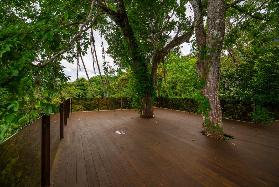 COMMERCIAL PROPERTY WITH TWO BEDROOMS A STEPS OF THE NAUYACA WATERFALL – 4.94 ACRES