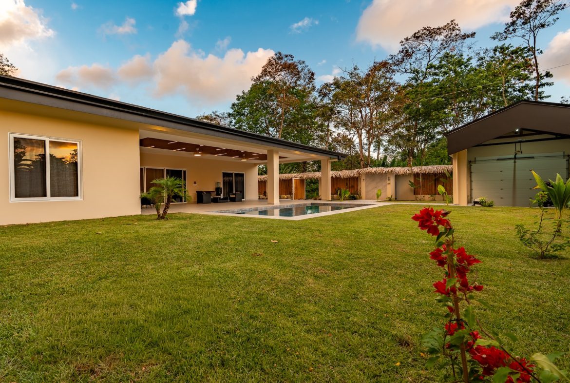 LUXURY PROPERTY WITH THREE BEDROOMS NEAR TO THE TOWN, IN BAHIA BALLENA – 0.15 ACRES