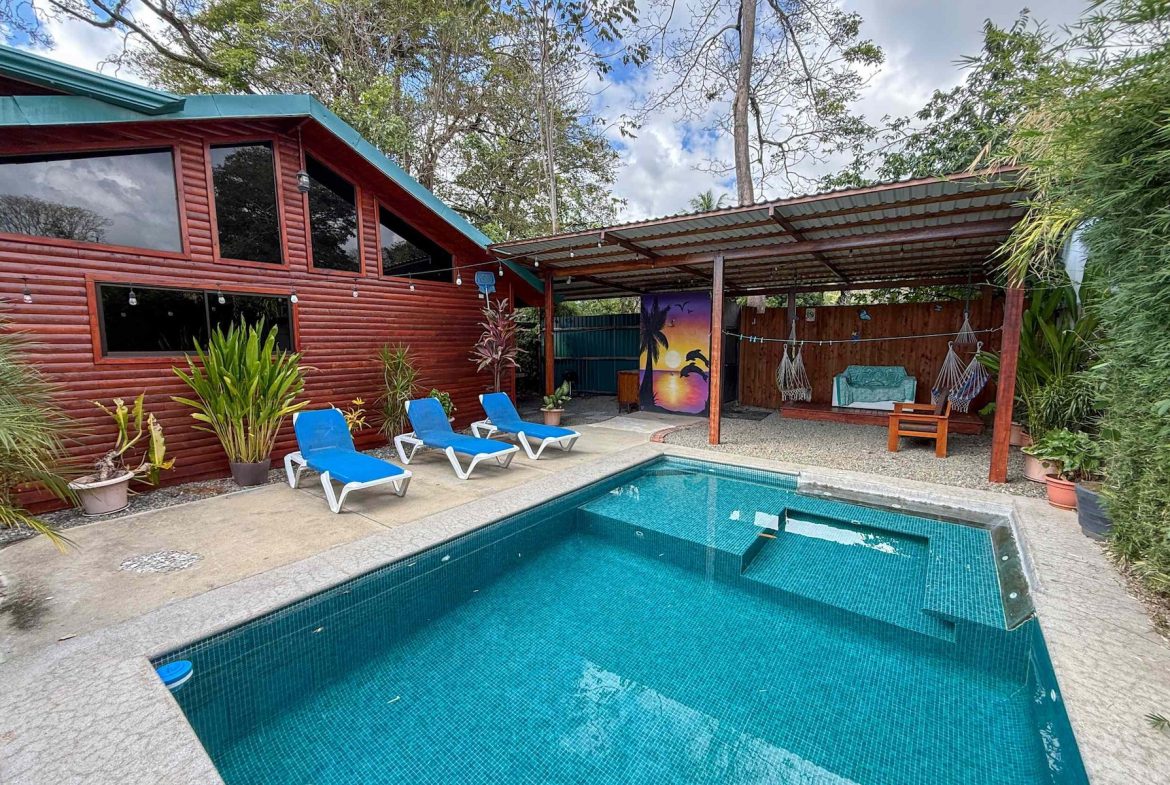 PROPERTY WITH A GUEST HOUSE IN THE MIDDLE OF BAHIA BALLENA – 0.12 ACRES