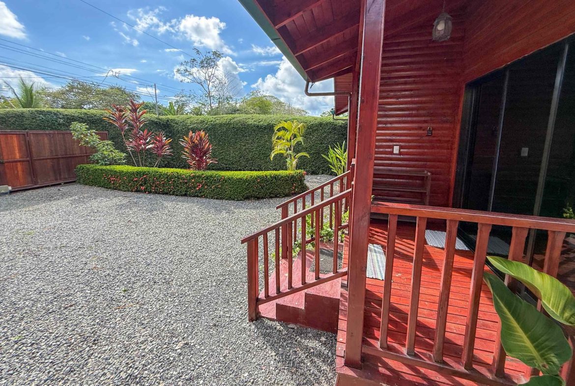 PROPERTY WITH A GUEST HOUSE IN THE MIDDLE OF BAHIA BALLENA – 0.12 ACRES