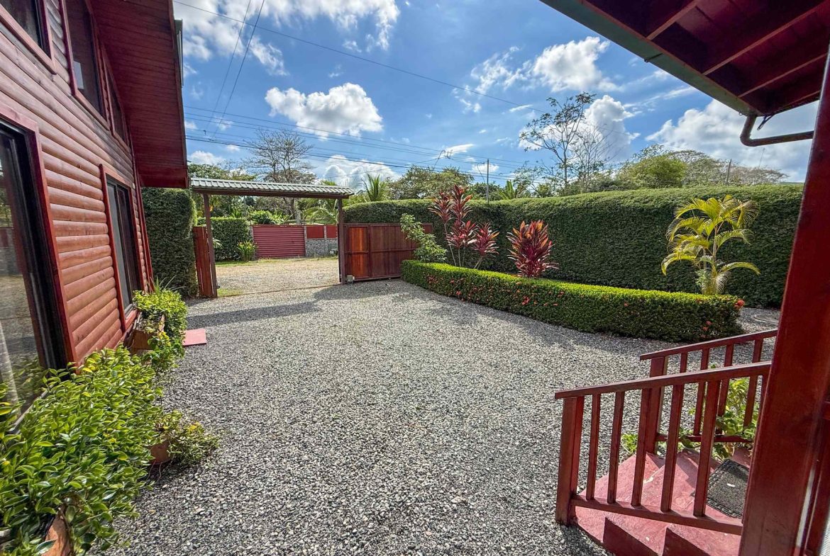 PROPERTY WITH A GUEST HOUSE IN THE MIDDLE OF BAHIA BALLENA – 0.12 ACRES