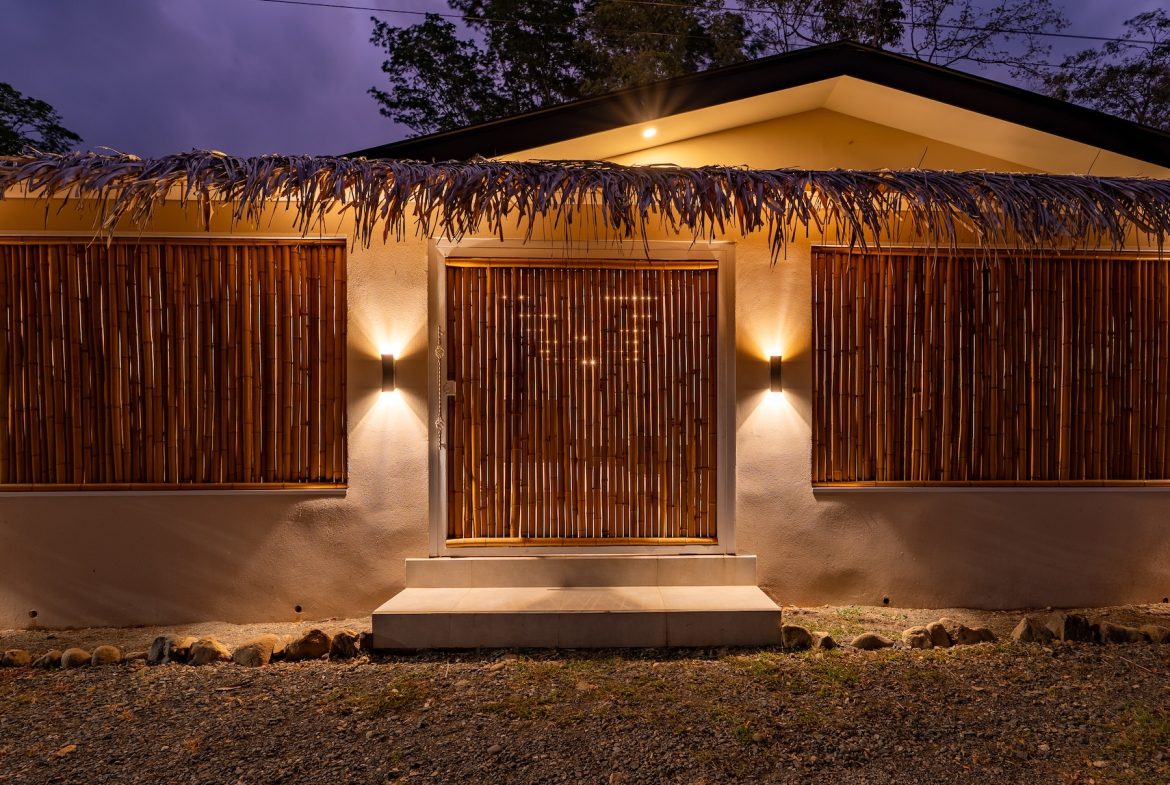 LUXURY PROPERTY WITH THREE BEDROOMS NEAR TO THE TOWN, IN BAHIA BALLENA – 0.15 ACRES