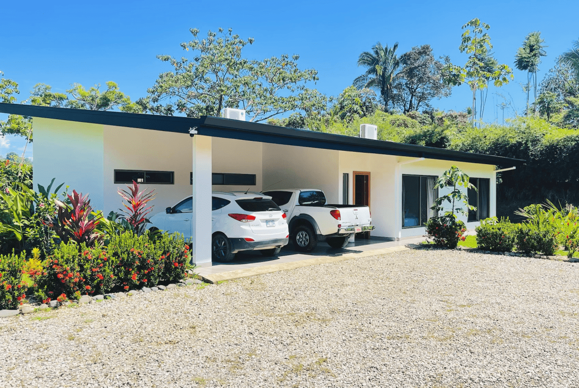 PROPERTY WITH THREE BEDROOMS, WITH A BEAUTIFUL GARDEN , IN OJOCHAL – 0.46 ACRES