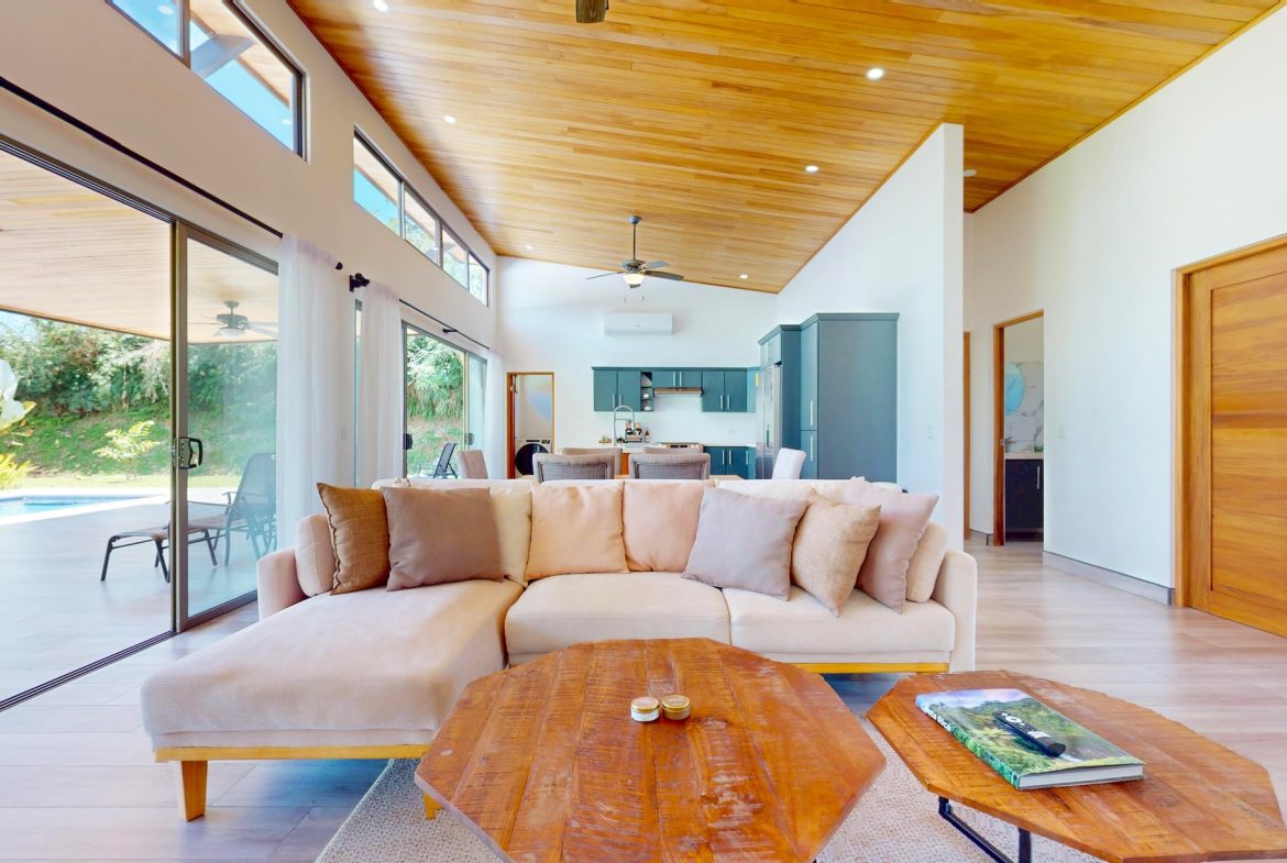 PROPERTY WITH THREE BEDROOMS, WITH A BEAUTIFUL GARDEN , IN OJOCHAL – 0.46 ACRES