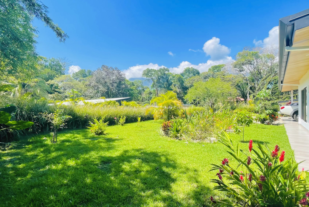 PROPERTY WITH THREE BEDROOMS, WITH A BEAUTIFUL GARDEN , IN OJOCHAL – 0.46 ACRES