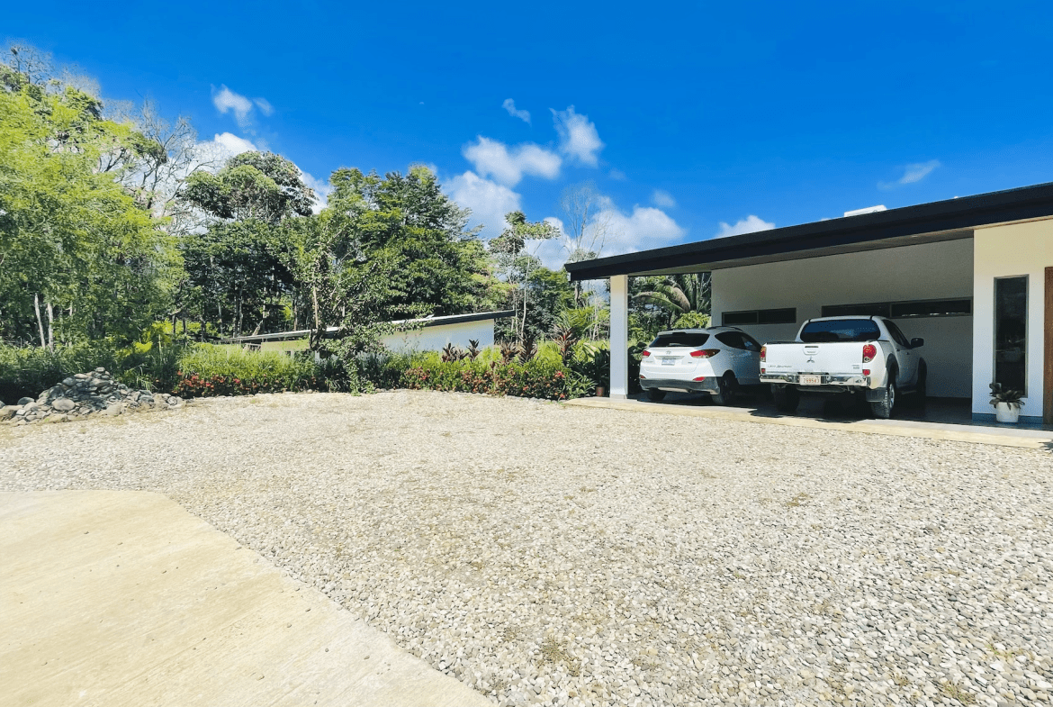 PROPERTY WITH THREE BEDROOMS, WITH A BEAUTIFUL GARDEN , IN OJOCHAL – 0.46 ACRES