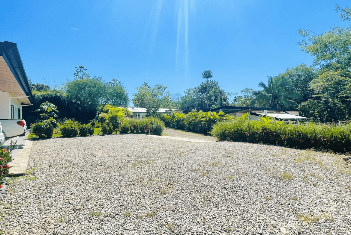PROPERTY WITH THREE BEDROOMS, WITH A BEAUTIFUL GARDEN , IN OJOCHAL – 0.46 ACRES