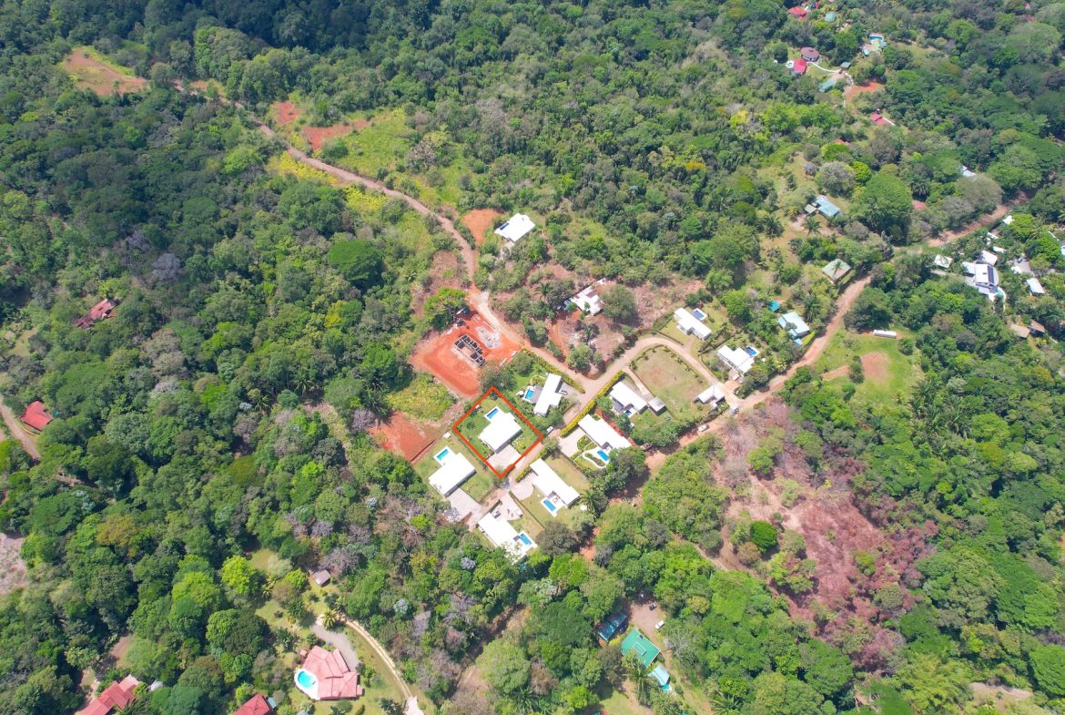 PROPERTY WITH THREE BEDROOMS, WITH A BEAUTIFUL GARDEN , IN OJOCHAL – 0.46 ACRES