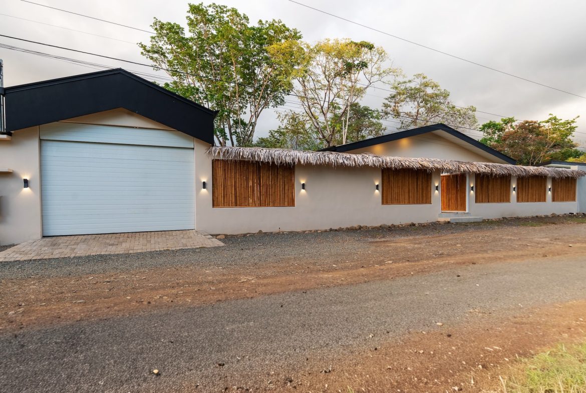 LUXURY PROPERTY WITH THREE BEDROOMS NEAR TO THE TOWN, IN BAHIA BALLENA – 0.15 ACRES