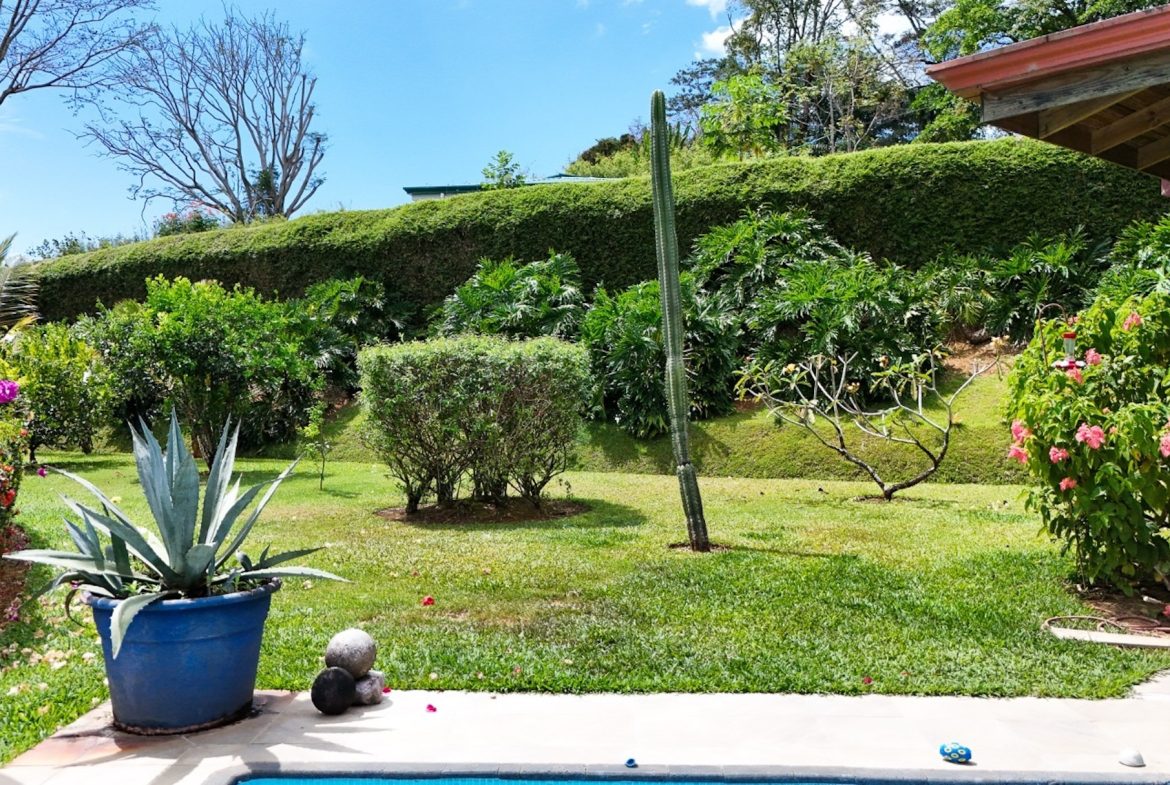 MOUNTAIN PROPERTY WITH FOUR BEDROOMS WITH OCEAN VIEWS, IN OJOCHAL – 0.28 ACRES