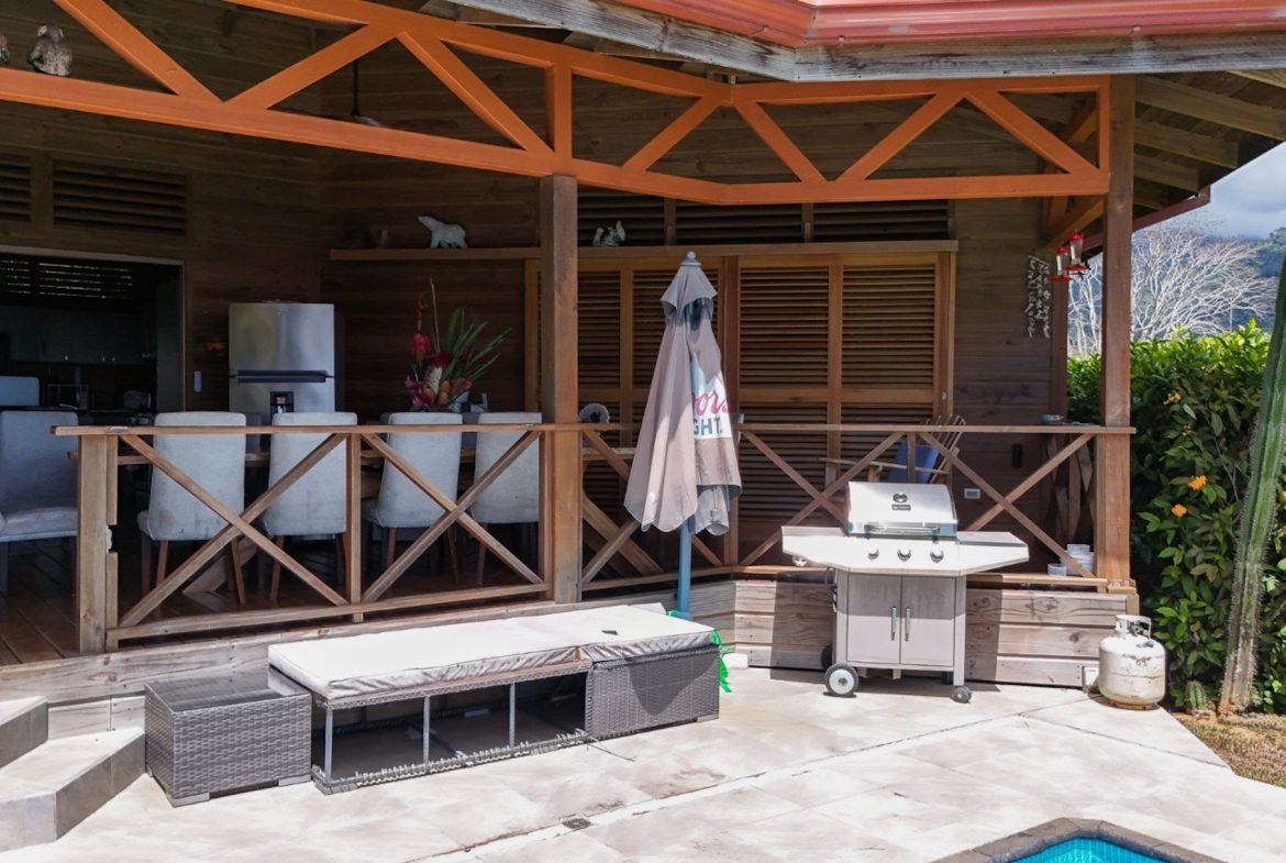 MOUNTAIN PROPERTY WITH FOUR BEDROOMS WITH OCEAN VIEWS, IN OJOCHAL – 0.28 ACRES
