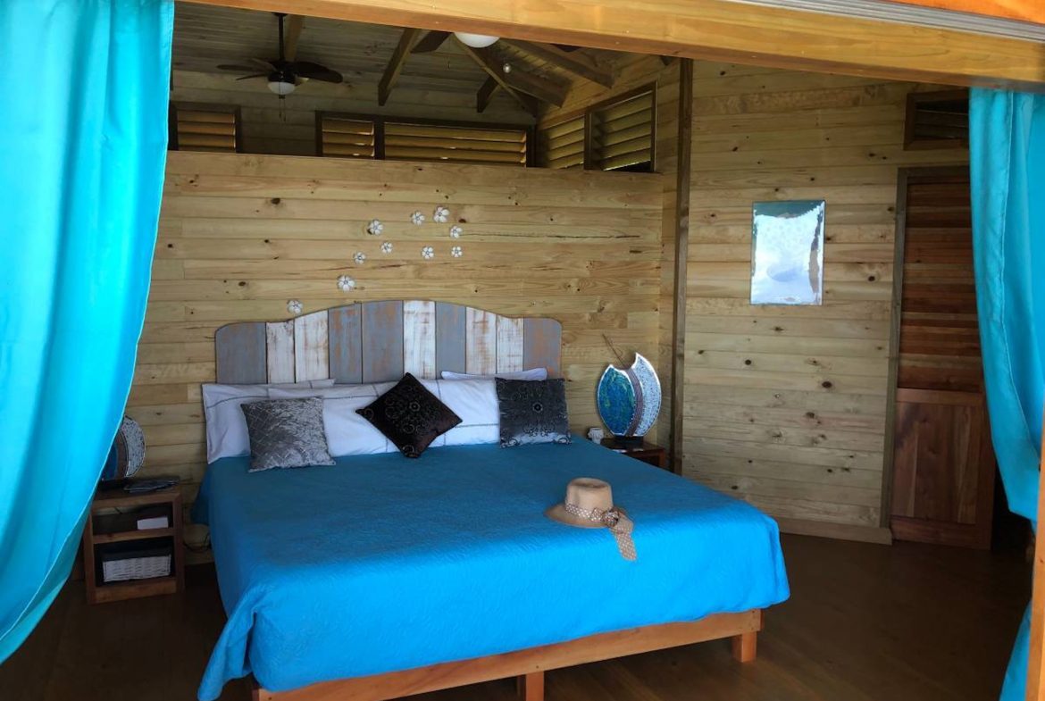 MOUNTAIN PROPERTY WITH FOUR BEDROOMS WITH OCEAN VIEWS, IN OJOCHAL – 0.28 ACRES