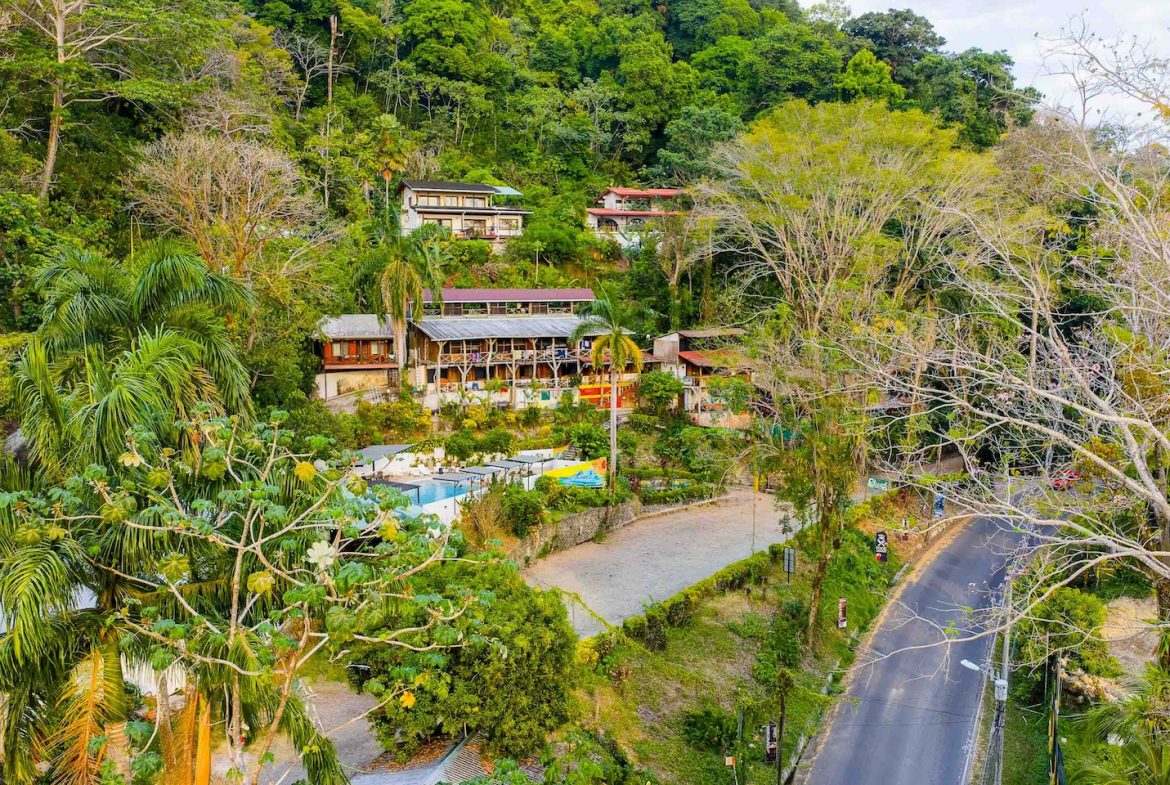 COMMERCIAL PROPERTY WITH OCEAN VIEWS IN QUEPOS – 8.64 ACRES