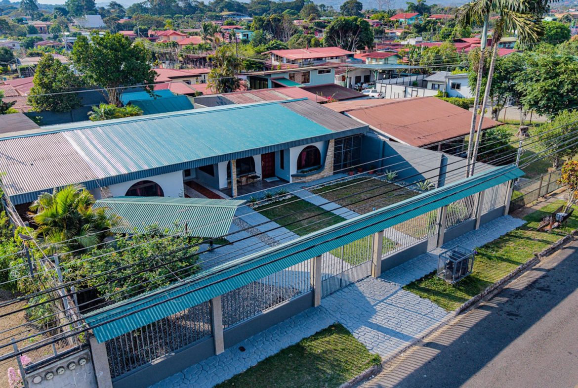 MULTI FAMILY PROPERTY WITH FIVE BEDROOMS, IN PEREZ ZELEDON – 0.20 ACRES