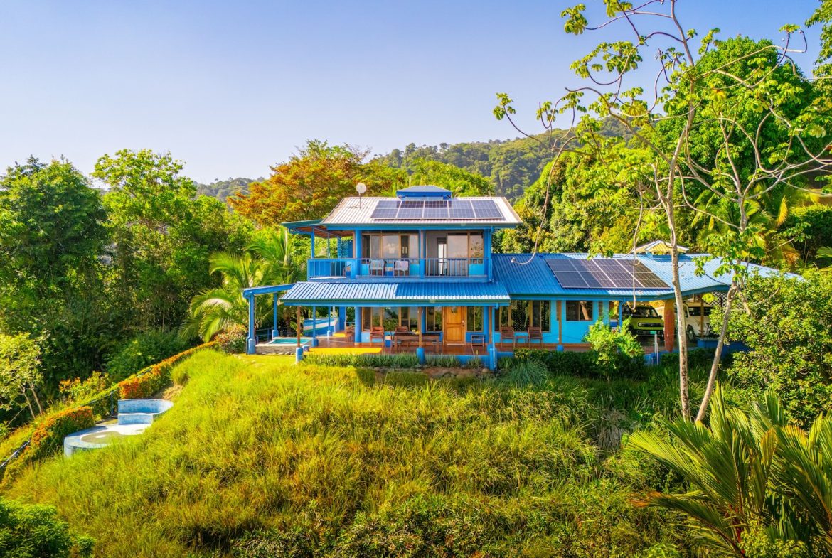 CASA VISTA HARMONIA PROPERTY WITH TWO BEDROOMS AND OCEAN VIEWS FRONT, IN PLAYA HERMOSA – 1.23 ACRES