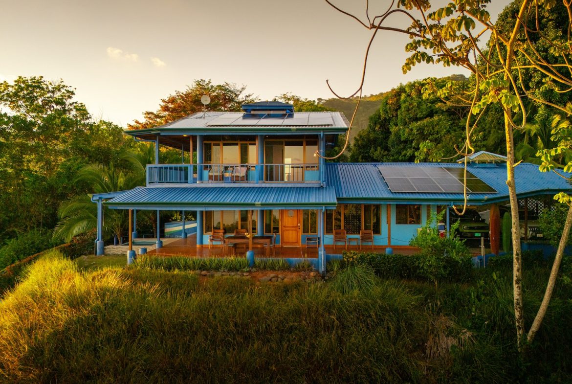 CASA VISTA HARMONIA PROPERTY WITH TWO BEDROOMS AND OCEAN VIEWS FRONT, IN PLAYA HERMOSA – 1.23 ACRES