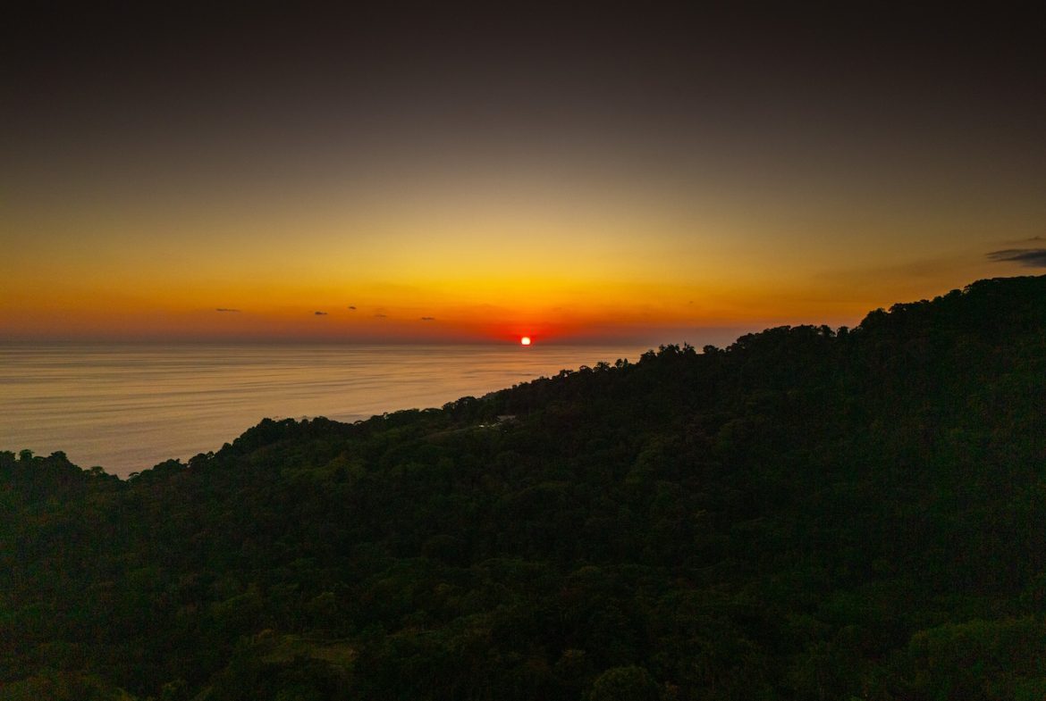 CASA VISTA HARMONIA PROPERTY WITH TWO BEDROOMS AND OCEAN VIEWS FRONT, IN PLAYA HERMOSA – 1.23 ACRES