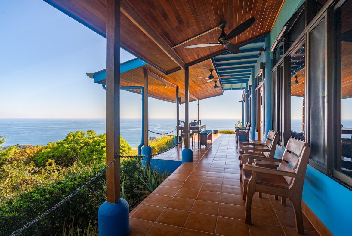 CASA VISTA HARMONIA PROPERTY WITH TWO BEDROOMS AND OCEAN VIEWS FRONT, IN PLAYA HERMOSA – 1.23 ACRES
