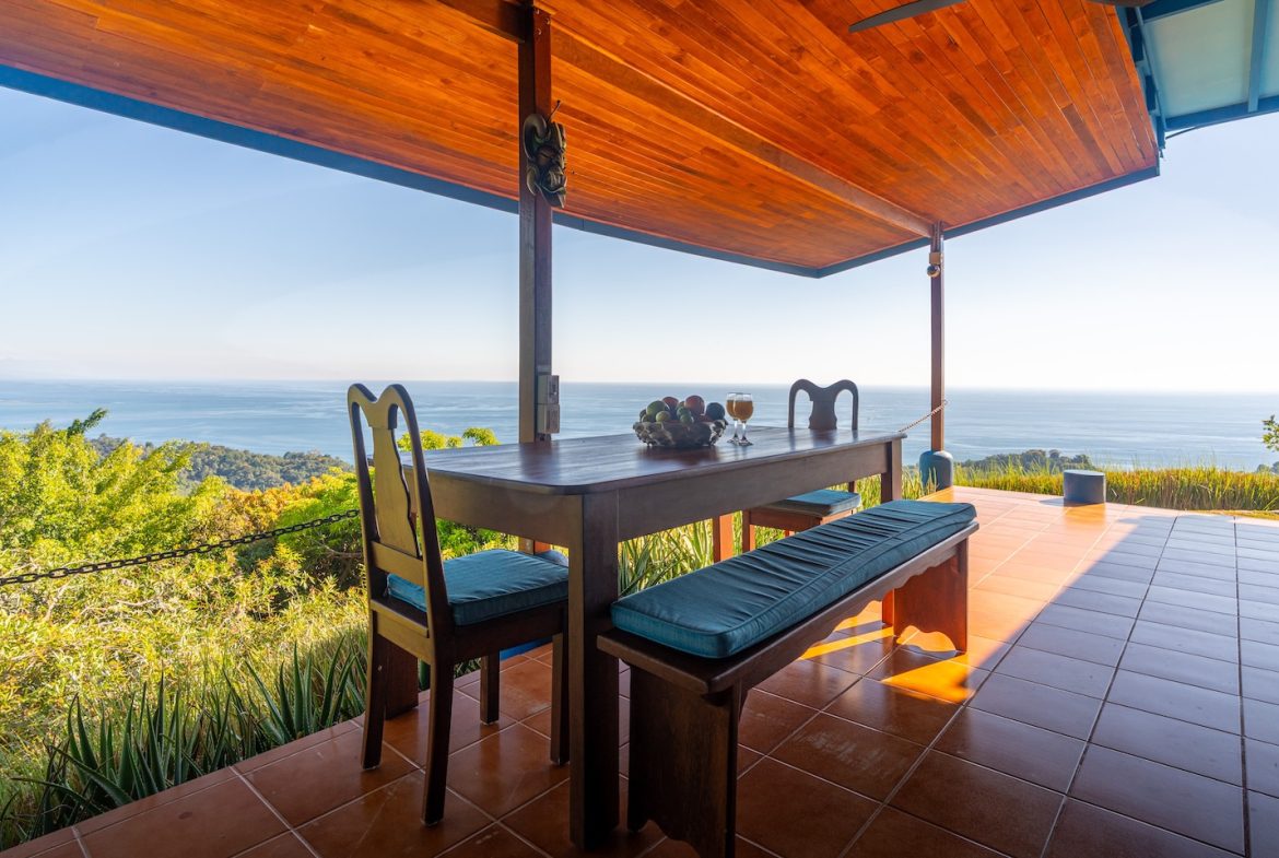 CASA VISTA HARMONIA PROPERTY WITH TWO BEDROOMS AND OCEAN VIEWS FRONT, IN PLAYA HERMOSA – 1.23 ACRES
