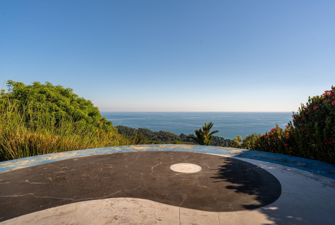 CASA VISTA HARMONIA PROPERTY WITH TWO BEDROOMS AND OCEAN VIEWS FRONT, IN PLAYA HERMOSA – 1.23 ACRES