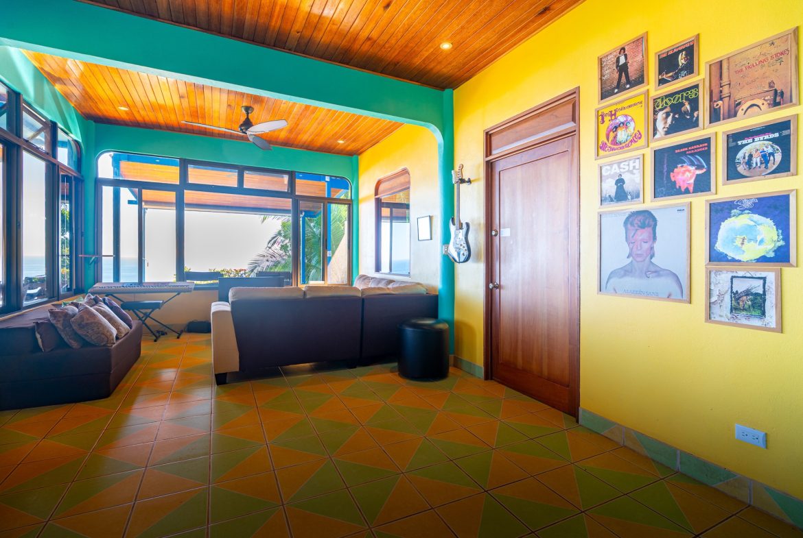 CASA VISTA HARMONIA PROPERTY WITH TWO BEDROOMS AND OCEAN VIEWS FRONT, IN PLAYA HERMOSA – 1.23 ACRES