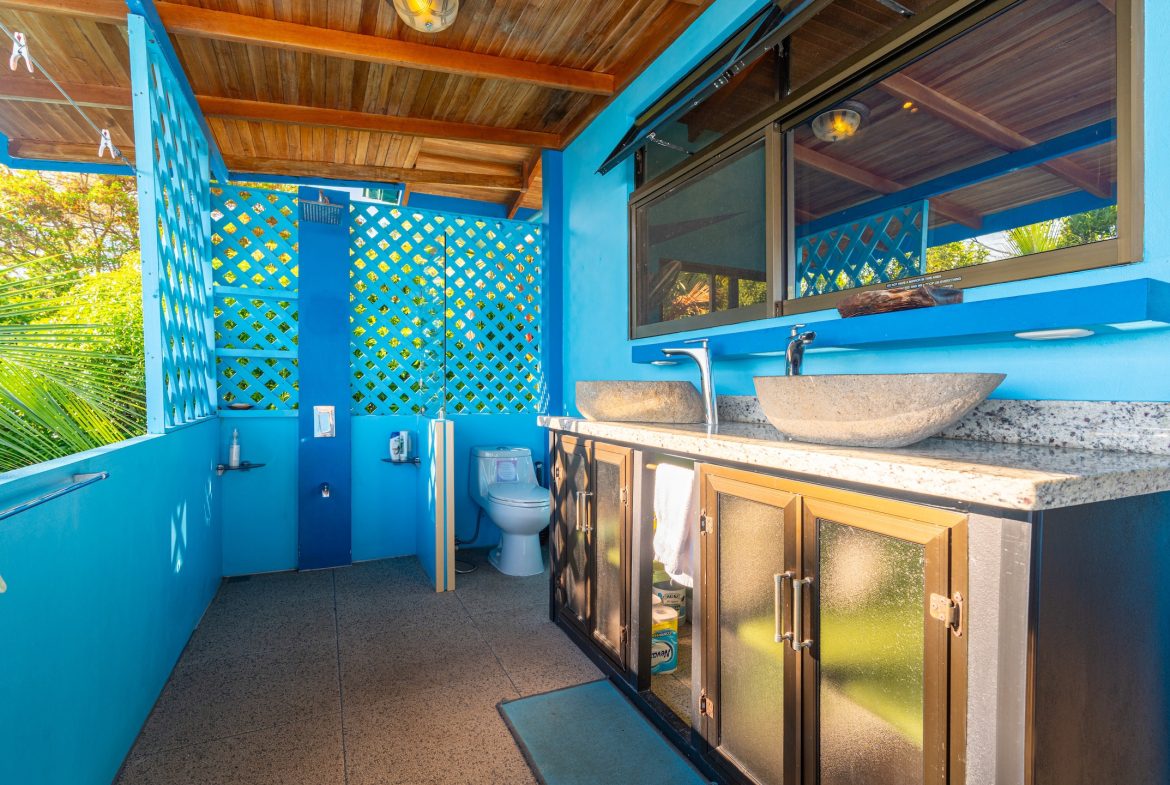 CASA VISTA HARMONIA PROPERTY WITH TWO BEDROOMS AND OCEAN VIEWS FRONT, IN PLAYA HERMOSA – 1.23 ACRES