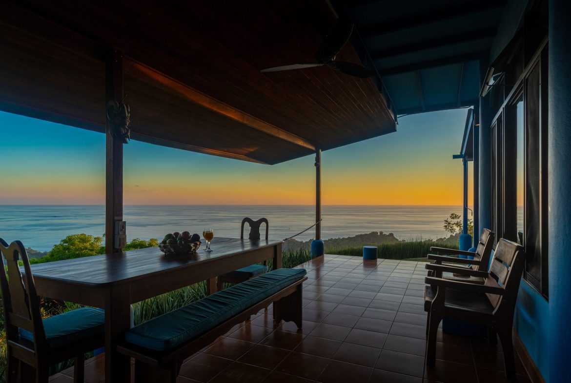 CASA VISTA HARMONIA PROPERTY WITH TWO BEDROOMS AND OCEAN VIEWS FRONT, IN PLAYA HERMOSA – 1.23 ACRES