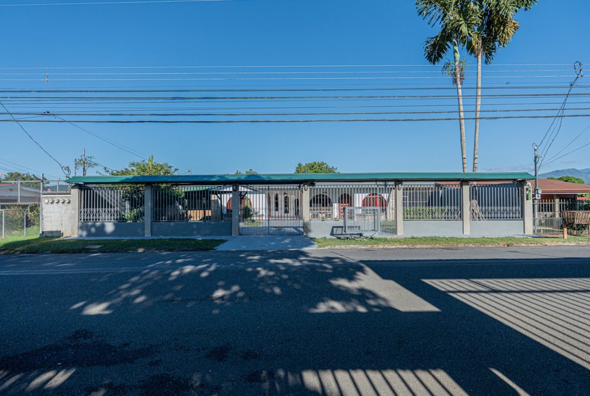 MULTI FAMILY PROPERTY WITH FIVE BEDROOMS, IN PEREZ ZELEDON – 0.20 ACRES