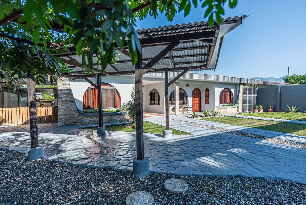 MULTI FAMILY PROPERTY WITH FIVE BEDROOMS, IN PEREZ ZELEDON – 0.20 ACRES