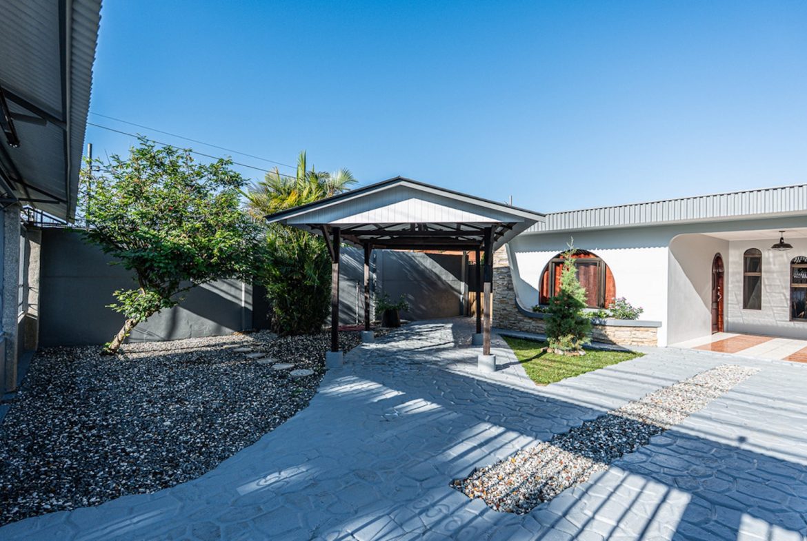 MULTI FAMILY PROPERTY WITH FIVE BEDROOMS, IN PEREZ ZELEDON – 0.20 ACRES
