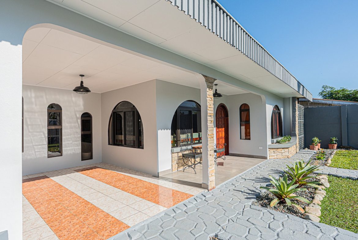 MULTI FAMILY PROPERTY WITH FIVE BEDROOMS, IN PEREZ ZELEDON – 0.20 ACRES
