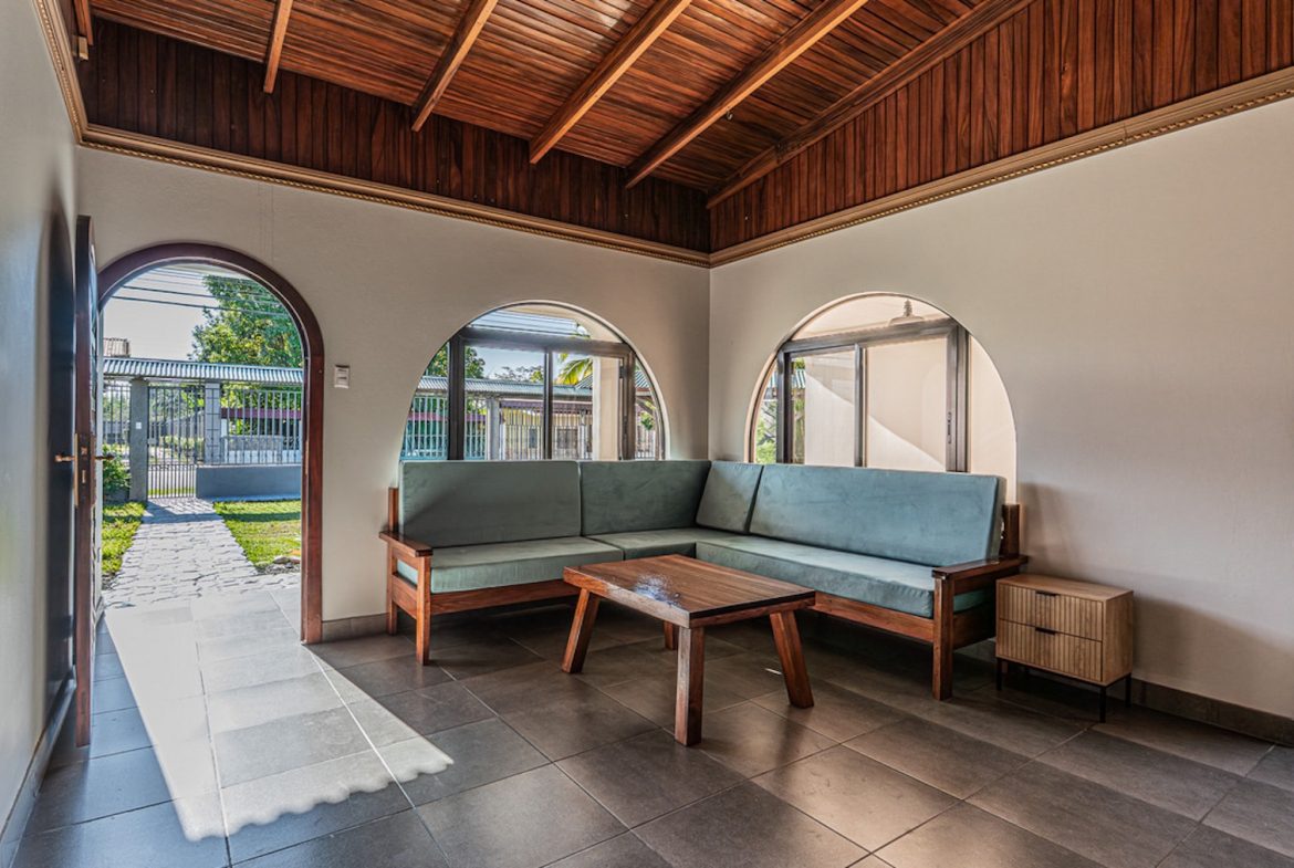MULTI FAMILY PROPERTY WITH FIVE BEDROOMS, IN PEREZ ZELEDON – 0.20 ACRES