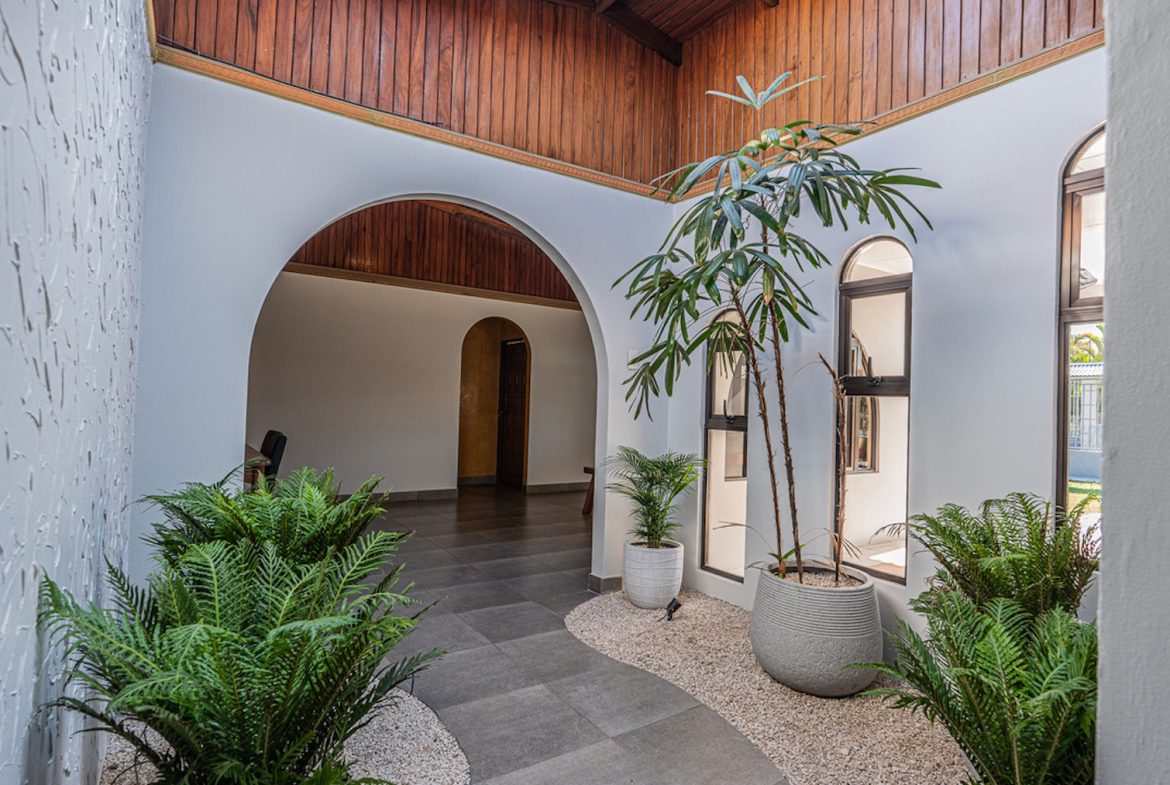 MULTI FAMILY PROPERTY WITH FIVE BEDROOMS, IN PEREZ ZELEDON – 0.20 ACRES